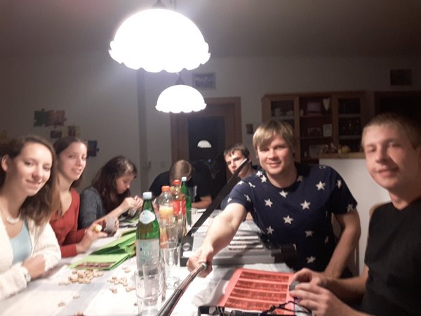 Einladungen für die Generalversammlung basteln