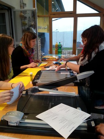 Generalversammlung-Einladungen basteln